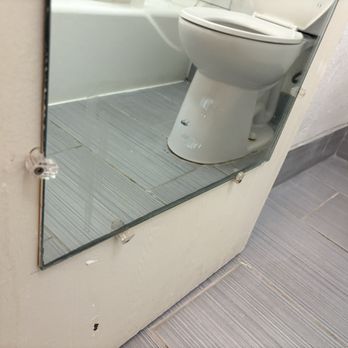 Quality Inn and Suites - Filthy door and mirror - Hotels Near Me - Ruther Glen, Virginia Quality Inn and Suites - Filthy door and mirror - Hotels Near Me - Ruther Glen, Virginia