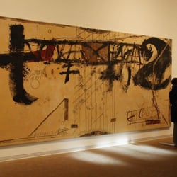 Fundació Antoni Tàpies - Huge works on display!
