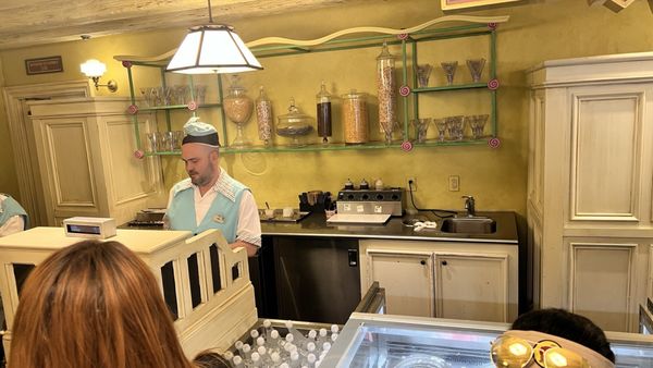 Florean Fortescue's Ice-Cream Parlour by null