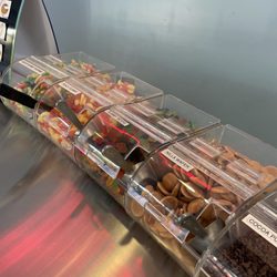 Avalanche Frozen Yogurt - Toppings