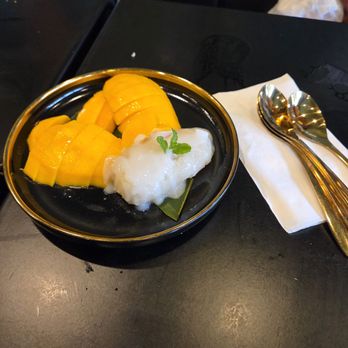 Lert Ros Thai food - Mango Sticky Rice - Thai Near Me - Brooklyn, New York