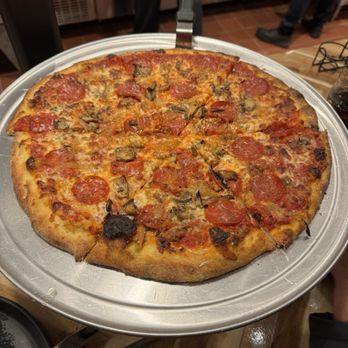 AJ's Pizza Joint - Thin crust pizza-really good! - Pizza Near Me - Winter Garden, Florida