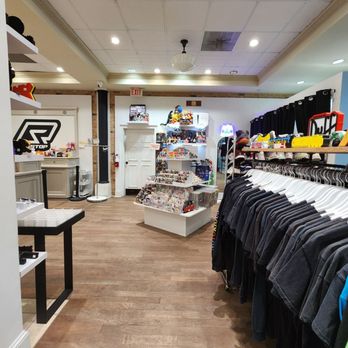 Ragstop - Used, Vintage & Consignment Near Me - Mississauga, Ontario Ragstop - Used, Vintage & Consignment Near Me - Mississauga, Ontario