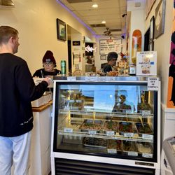 It's Raw Poke Shop - Inside