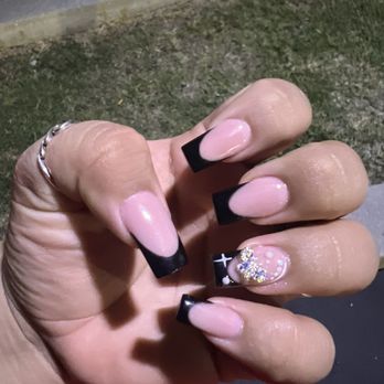 Luna Nails Bar - Nail Salons Near Me - Bellflower, California