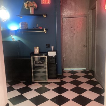 Dance Forever - Upstairs waiting area - Dance Studios Near Me - Chicago, Illinois