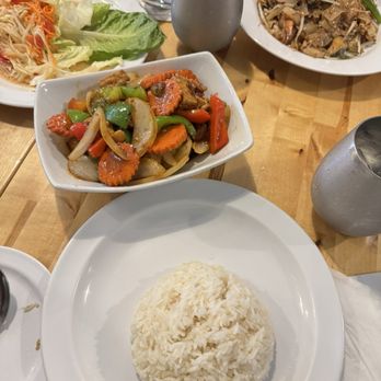 Thai Table - Thai Near Me - Maplewood, Missouri
