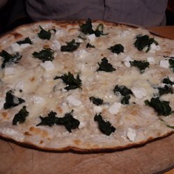 Restaurant Tipasa - Flammkuchen mit Spinat und Feta