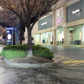 Giant Food - Parking Lot View - Grocery Near Me - Hyattsville, Maryland Giant Food - Parking Lot View - Grocery Near Me - Hyattsville, Maryland