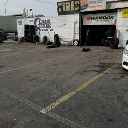 Glorias Tires - Front