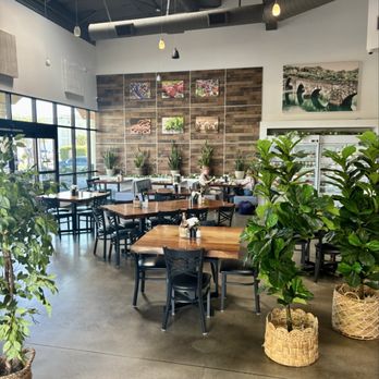 Carrara's Pastries - Indoor seating - Desserts Near Me - Moorpark, California