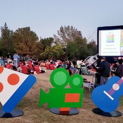 Eat See Hear - Waiting - "The Birdcage" (06/24/22). @EatSeeHear @TheAutry #GriffithPark @LATimes @LATimesEvents #OutdoorEntertainment #Movies #LiveMusic