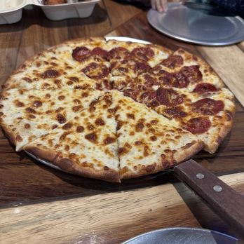 Ovenhead Pizza - Alfredo 1/2 pepperoni Pizza - Pizza Near Me - Mesquite, Texas Ovenhead Pizza - Alfredo 1/2 pepperoni Pizza - Pizza Near Me - Mesquite, Texas
