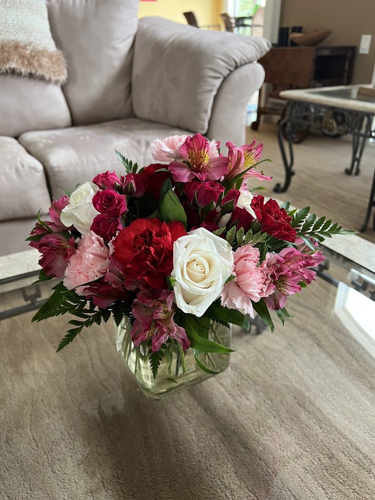 NOVAK’S FLOWER SHOPPE Updated August 2024 18 Photos 6149 Dunham