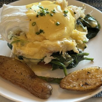 The Conservatory - Seafood Benedict - New American Near Me - Half Moon Bay, California