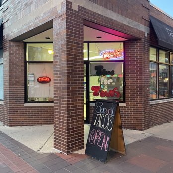 Tacool Tacos - Corner of 6th and John - Tacos Near Me - Champaign, Illinois