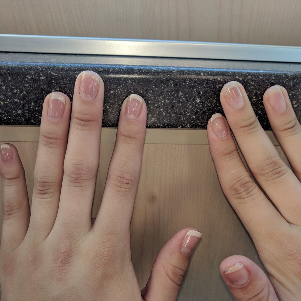 Bang up job Tango Nails. One week later on gel tips, dingie and flaking, only days after getting it done. Bang up job Tango Nails. One week later on gel tips, dingie and flaking, only days after getting it done.