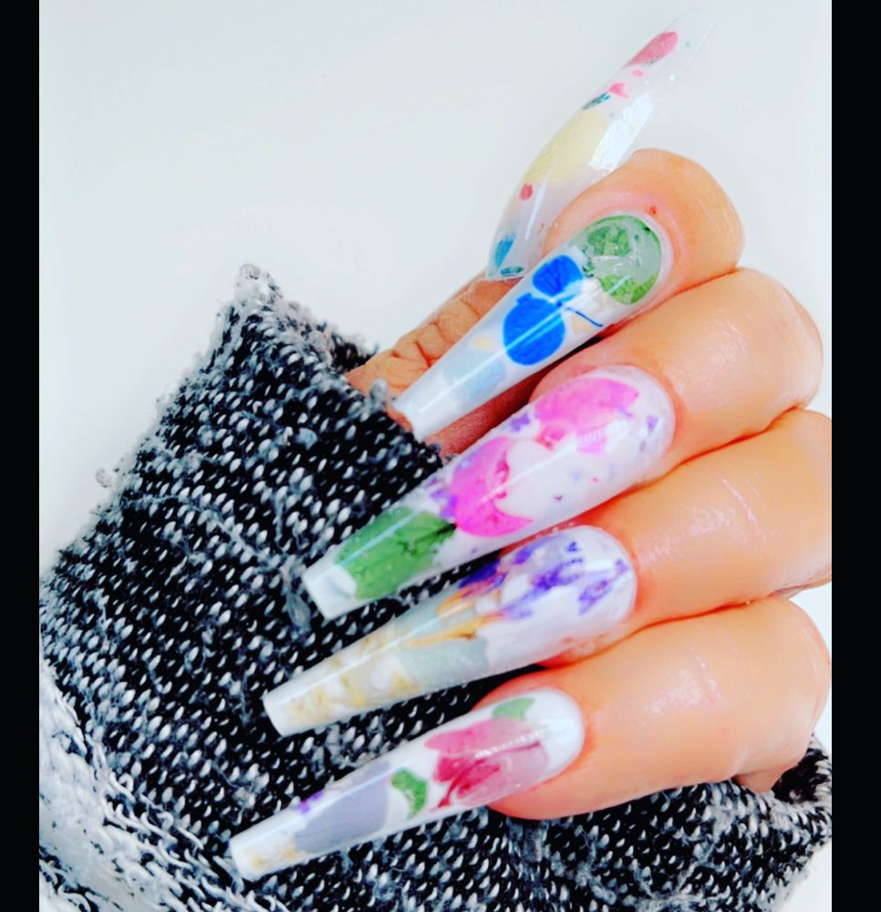 Royal Couture Nail Lounge Logo