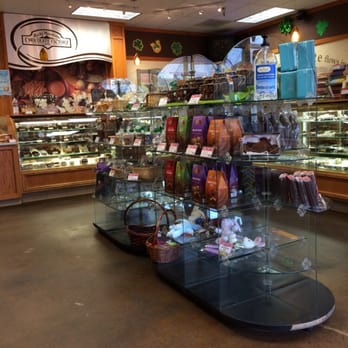Outlets at Castle Rock - Rocky Mountain Chocolate Factory - Outlet Stores Near Me - Castle Rock, Colorado