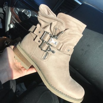 TJ Maxx - Boots in perfect condition - Department Stores Near Me - Machesney Park, Illinois
