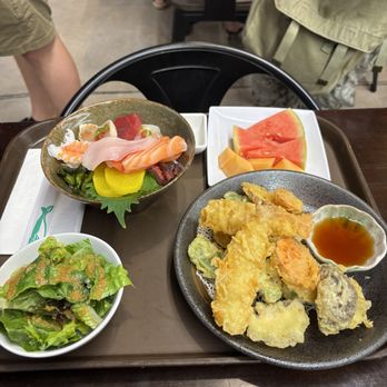 Omatase Japanese Kitchen - Kobe Donburi with assorted sashimi and assorted tempura appetizer - Japanese Near Me - Mesa, Arizona