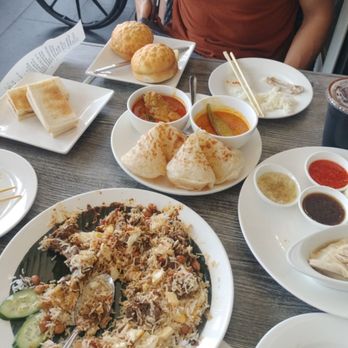 Ipoh Kopitiam - Roti canai, kaya toast, pineapple bun - Malaysian Near Me - Alhambra, California