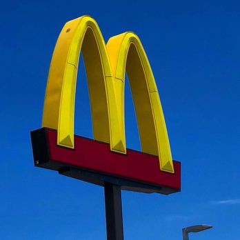 McDonald's - a mcdonald's sign against a blue sky - Fast Food Near Me - Raton, New Mexico