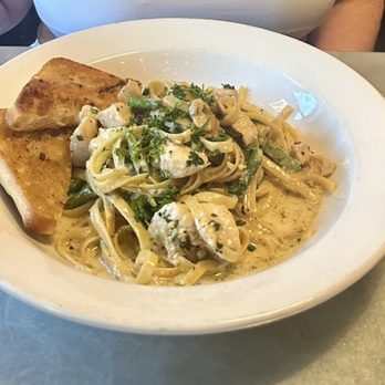 Franny's Farm Table - Chicken fettuccini - American Near Me - Placerville, California