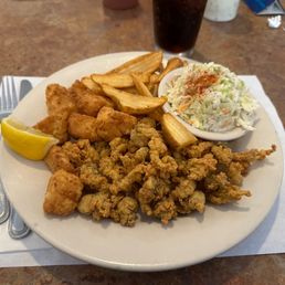Combination plate, scallops and clams