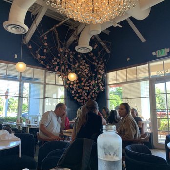 Little Hen - Dining area - Breakfast & Brunch Near Me - Weston, Florida