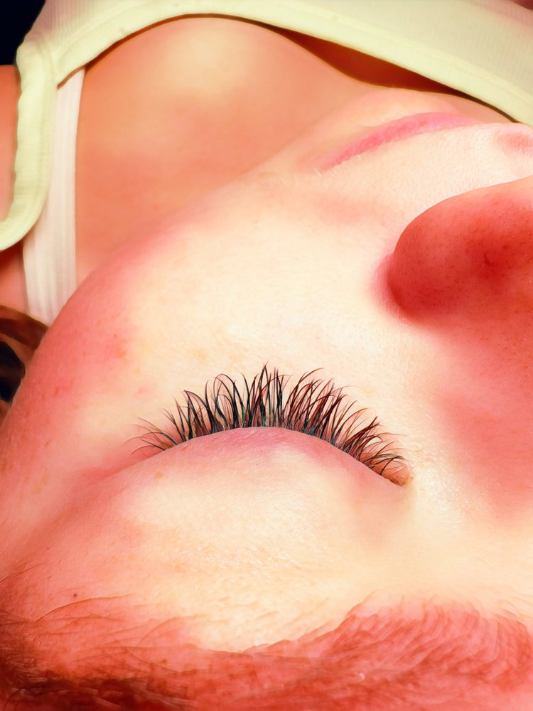 Bounce Back Lashes by Jen Logo