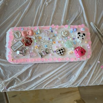 Hello Pottery - Pencil box - Paint-Your-Own Pottery Near Me - Irvine, California Hello Pottery - Pencil box - Paint-Your-Own Pottery Near Me - Irvine, California