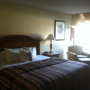 Red Lion Hotel Kelso Longview - King bedded room - Hotels Near Me - Kelso, Washington Red Lion Hotel Kelso Longview - King bedded room - Hotels Near Me - Kelso, Washington