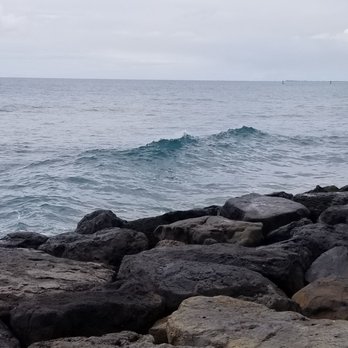 Point Panic Beach Park - Beaches Near Me - Honolulu, Hawaii Point Panic Beach Park - Beaches Near Me - Honolulu, Hawaii