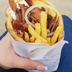 Restaurant Poseidon - Pita Gyros mit Pommes & Zwiebeln