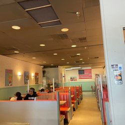 Fox's Deli - Inside