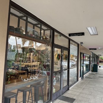 Fig & Ginger - Outside - Breakfast & Brunch Near Me - Honolulu, Hawaii