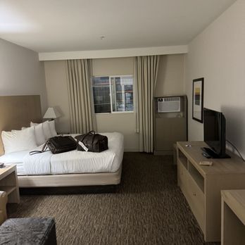 DoubleTree by Hilton Hotel Vancouver, Washington - Window AC in the wall. - Hotels Near Me - Vancouver, Washington DoubleTree by Hilton Hotel Vancouver, Washington - Window AC in the wall. - Hotels Near Me - Vancouver, Washington