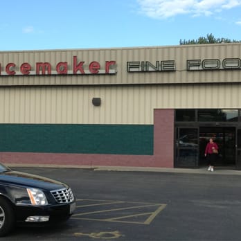 Pacemaker Jr - a car parked in front of the store - Grocery Near Me - Durand, Illinois