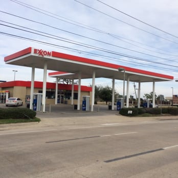 Exxon - a gas station on the corner of a street - Gas Stations Near Me - Seabrook, Texas