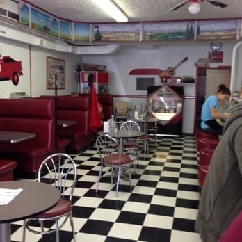 Evelyn's Memory Lane Cafe - Fifties Diner Style - Bakeries Near Me - High River, Alberta
