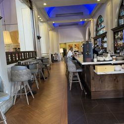 Pinzimini - Bar Seating