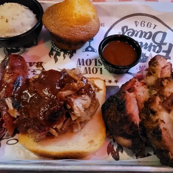 Famous Dave's Bar-B-Que - ows a tray of food - Barbeque Near Me - Bellevue, Nebraska