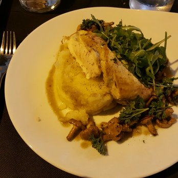 L'Eponyme - Perfectly cooked chicken, mashed potatoes and mushrooms - French Near Me - Cannes, 06