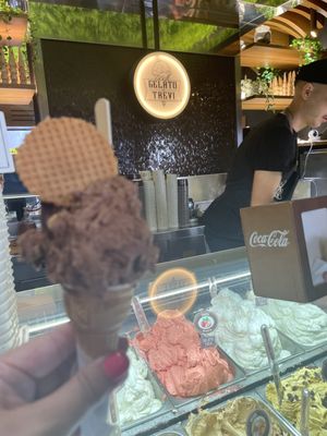 Gelato in Trevi by null