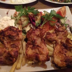Bosporus Ocakbasi - Hähnchenbrust (vom Grill) mit Pommes und Salat. Sehr zart!