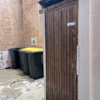 Betty's Bar - 5/20/26 FYI. Toilet.... Cleaner than expected - Bagels Near Me - Lyon, 69