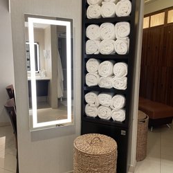 The Spa - Women's Locker Room