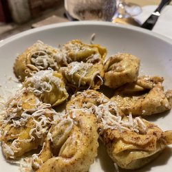 Ravioli dulci con ricotta, zucherro, e cannella (ravioli with ricotta cheese, zucchini, & cinnamon)