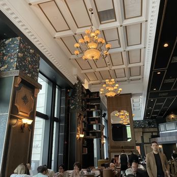 Monarch & Lion - Interior - British Near Me - Chicago, Illinois Monarch & Lion - Interior - British Near Me - Chicago, Illinois